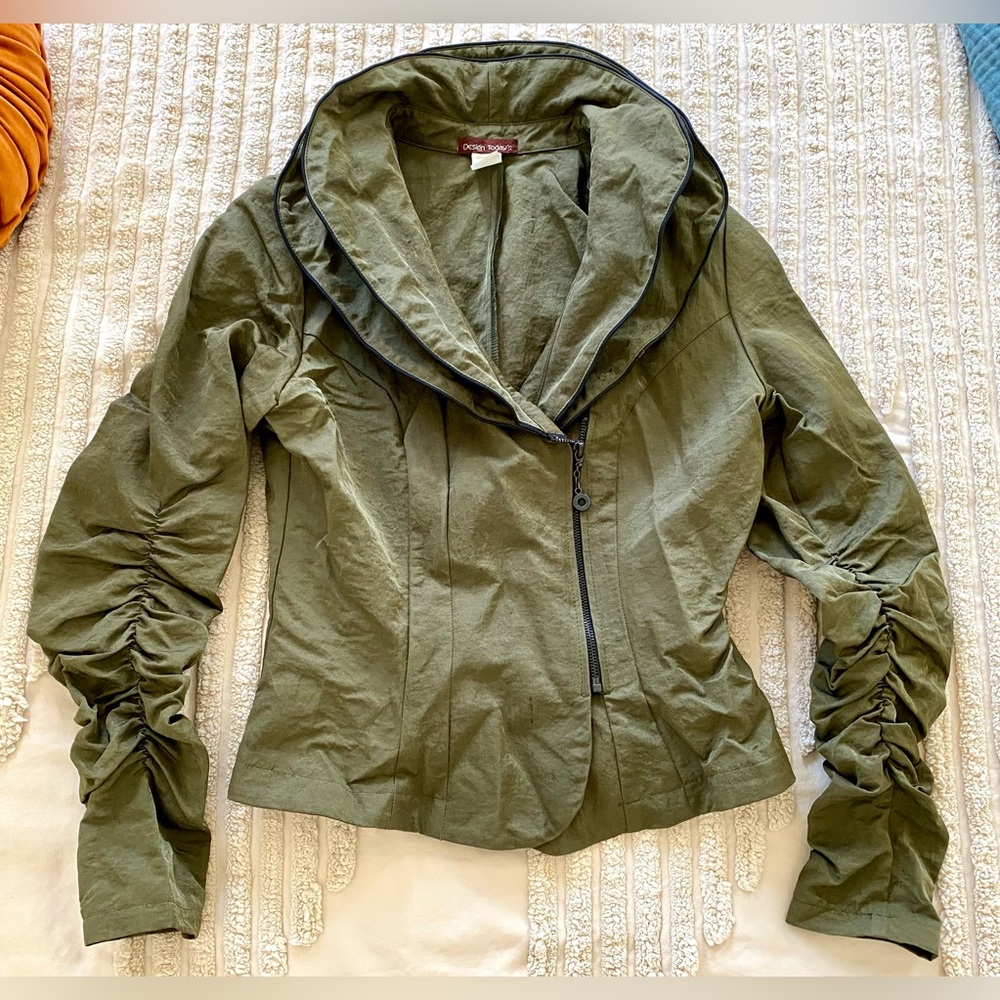 Unique “Design Todays” Olive Green Jacket w/Bendable, double wire collar.